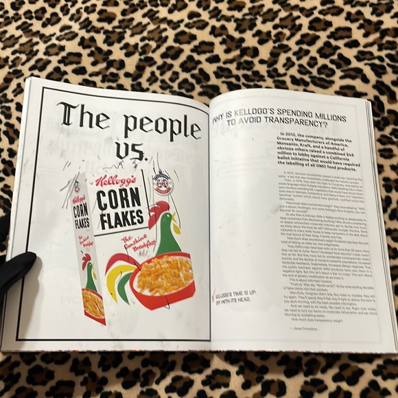 2016 ADBUSTERS Magazine Vol. 24 No. 2 Spooky Vendetta Anarchy Anonymous Mask - Picture 10 of 17